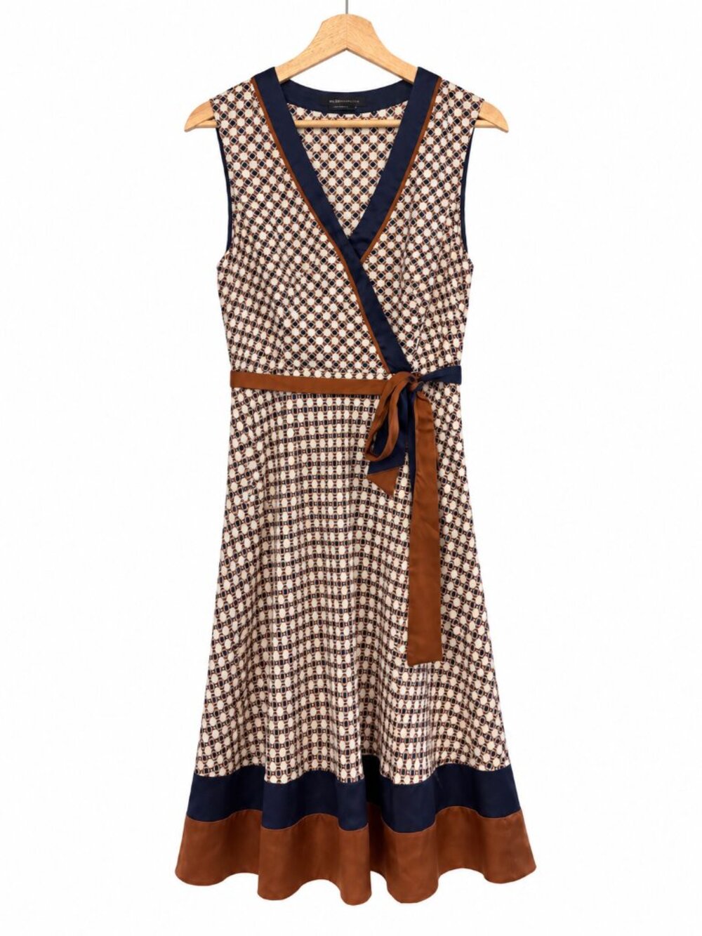 BCBGMaxAzria 100% Silk Wrap Dress Size 6 Geometric Print Navy Rust Tie Waist Min